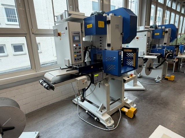 Exzenterpresse, Walzenvorchub, Haspel f&uuml;r Band